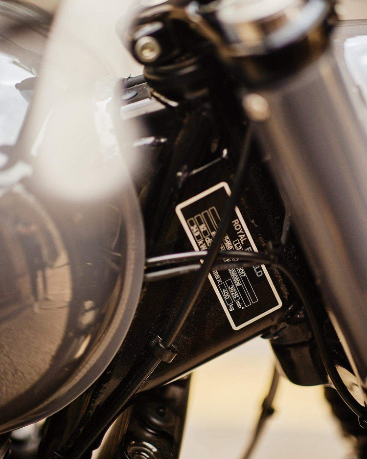 Royal Enfield Vinplate on bike